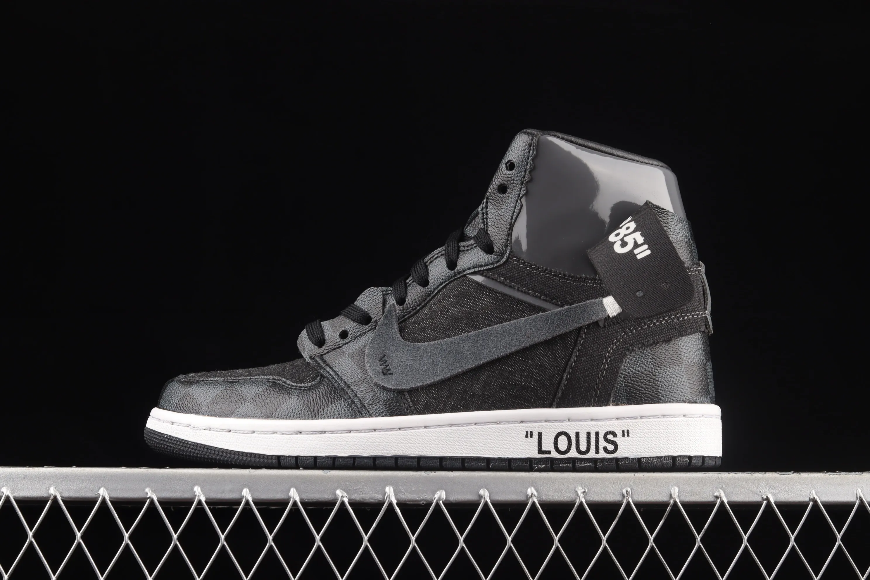 All Categories Air Jordan Jordan Series Basketball Shoes Air Jordan 1 High Donkey Brand x Air Jordan 1 AJ1 Joe 1 Donkey Brand Co-branded Custom Model #With Presbyopia Suitcase Made of Leather, Exclusive Logo Covered Shoe Body, Very High Style